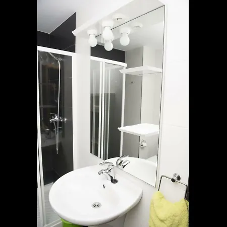 Apartment F6
